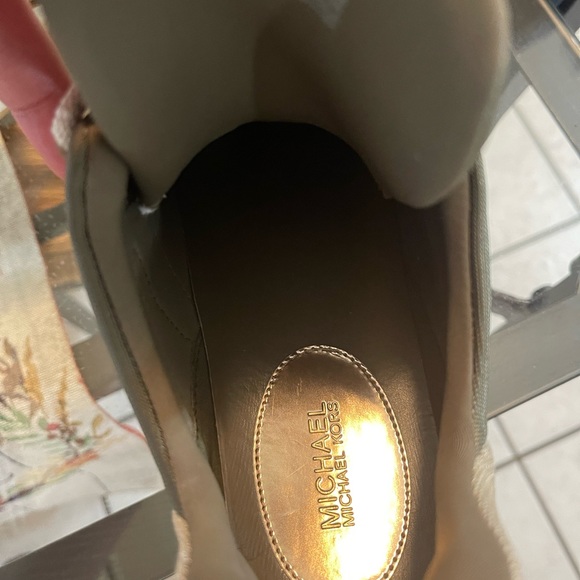 Like new! Only used once inside the house! - Picture 14 of 14